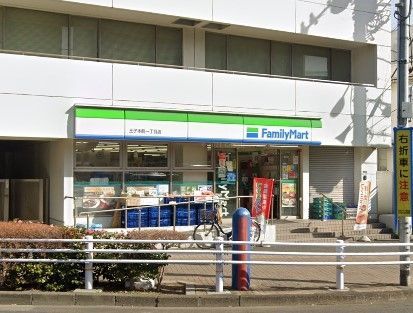 �y���Ӂz�@�t�@�~���[�}�[�g���q�{���꒚�ړX �k��1���B 60m