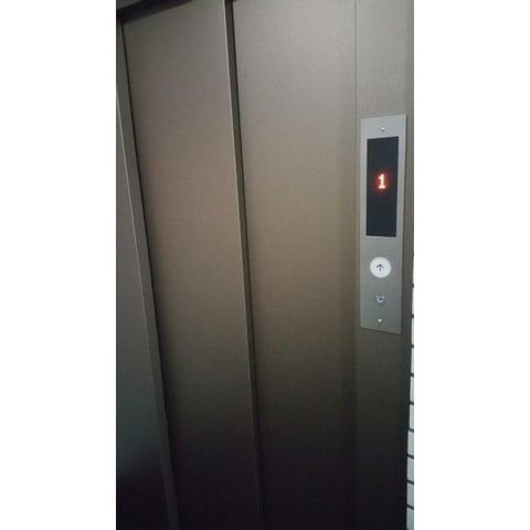 �y���̑��ݔ��z�@�G���x�[�^�[
