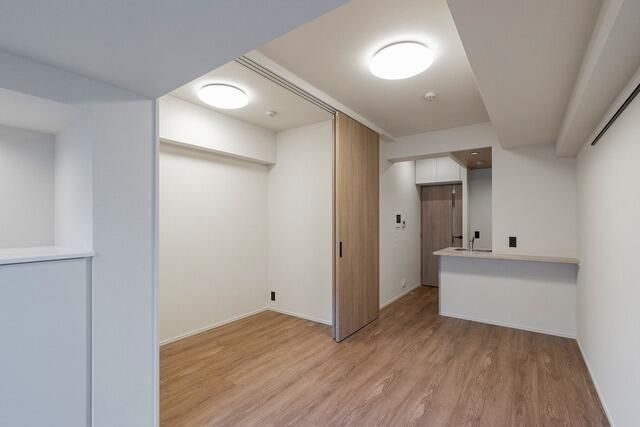 �y�����E���r���O�z�@