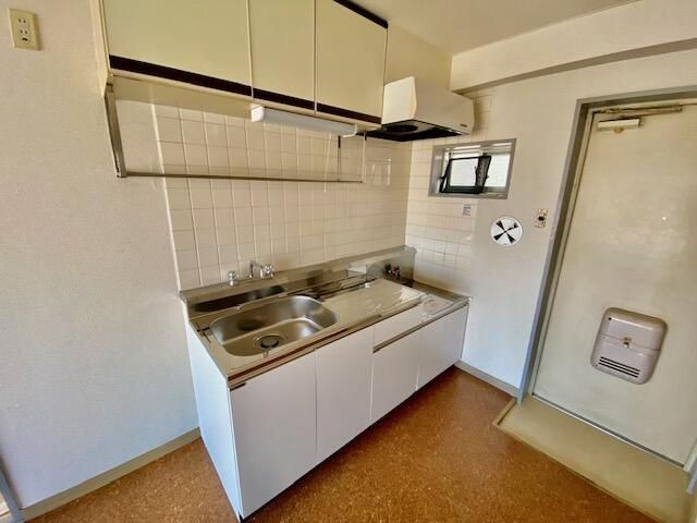 �y�L�b�`���z�@