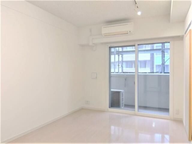 �y���ԁE���r���O�z�@