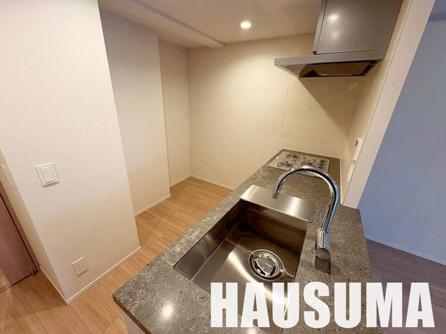 �y���Ӂz�@�t�@�~���[�}�[�g�������l���ړX �k��4���B 310m