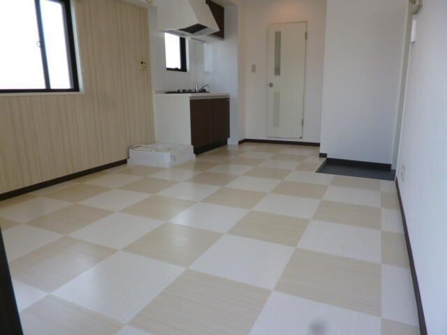 �y���ԁE���r���O�z�@