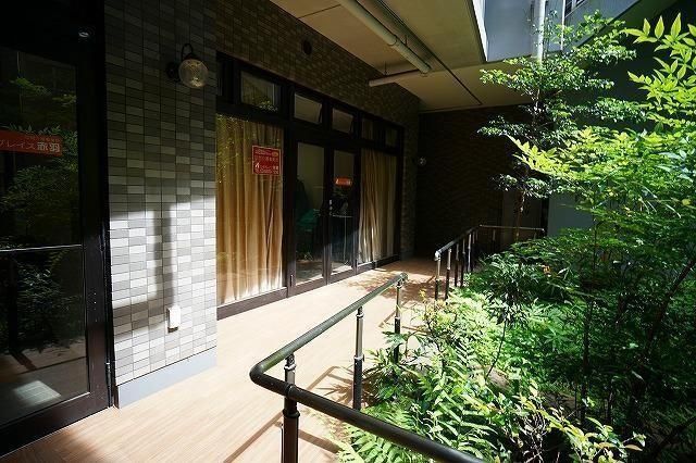 �y�G���g�����X�z�@