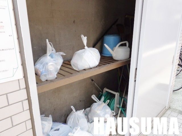 �y���̑��z�@�S�~�̏�