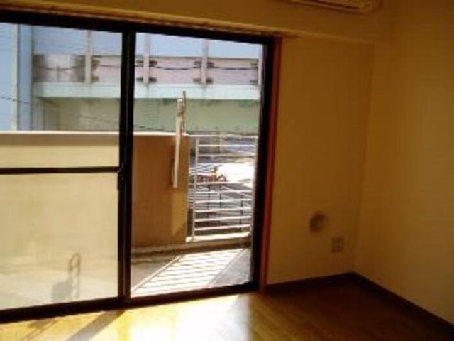 �y���ԁE���r���O�z�@