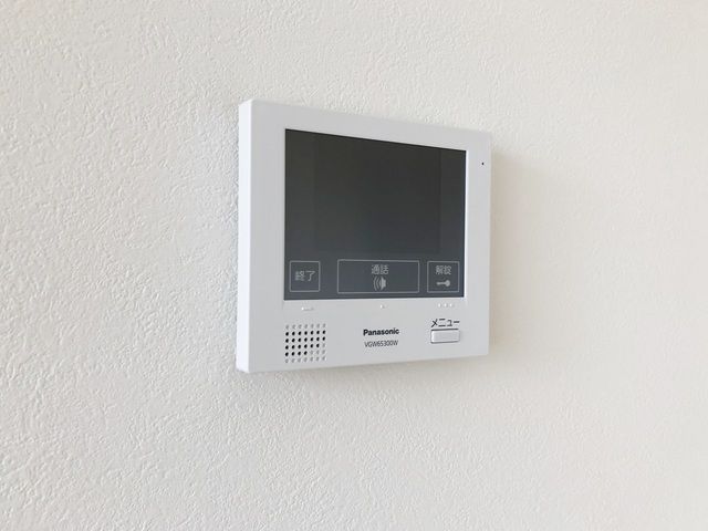 �y���̑��ݔ��z�@���j�^�t���C���^�[�z��