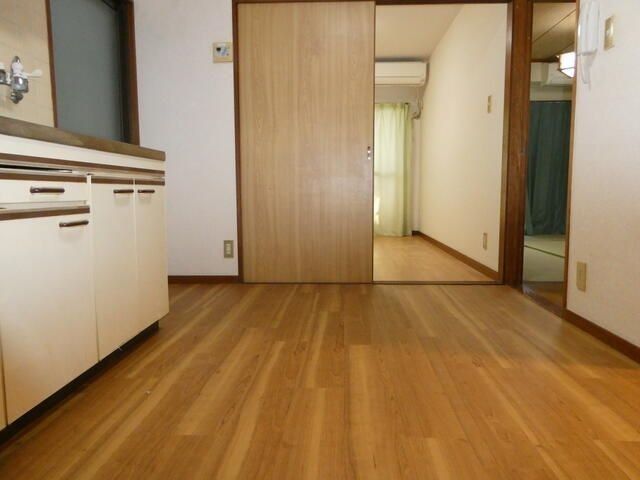 �y���ԁE���r���O�z�@