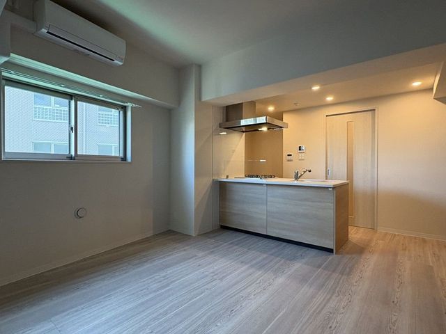 �y���Ӂz�@�t�@�~���[�}�[�g�����闢�l���ړX �k��3���B 210m