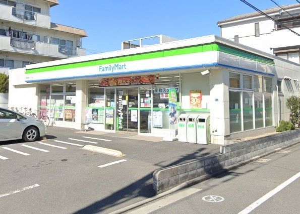 �y���Ӂz�@�t�@�~���[�}�[�g�������������ړX �k��4���B 300m