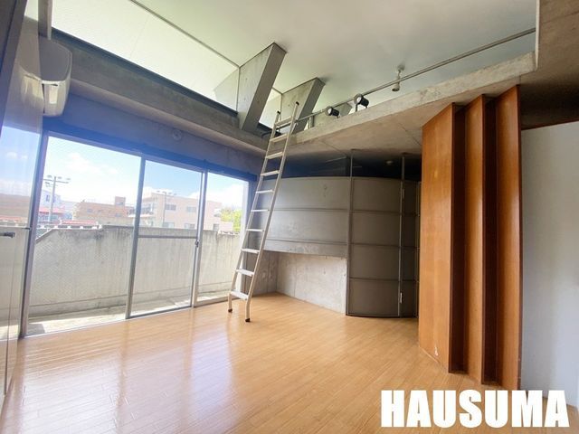�y���ԁE���r���O�z�@�G���g�����X