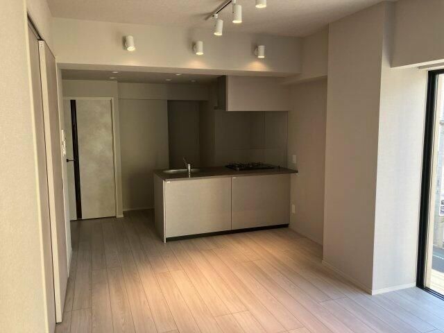 �y�����E���r���O�z�@