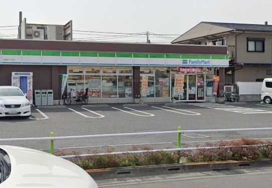 �y���Ӂz�@�t�@�~���[�}�[�g����O���ړX �k��2���B 110m