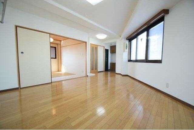 �y���ԁE���r���O�z�@