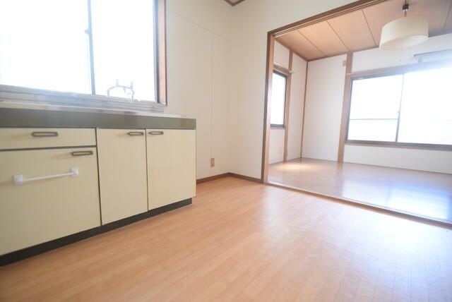 �y�L�b�`���z�@