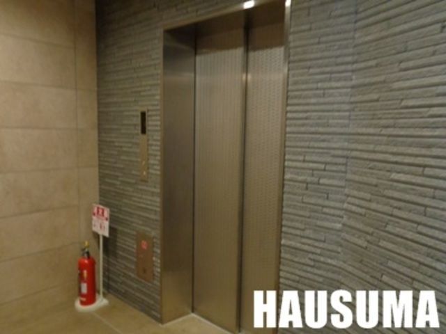 �y���̑��ݔ��z�@�G���x�[�^�[