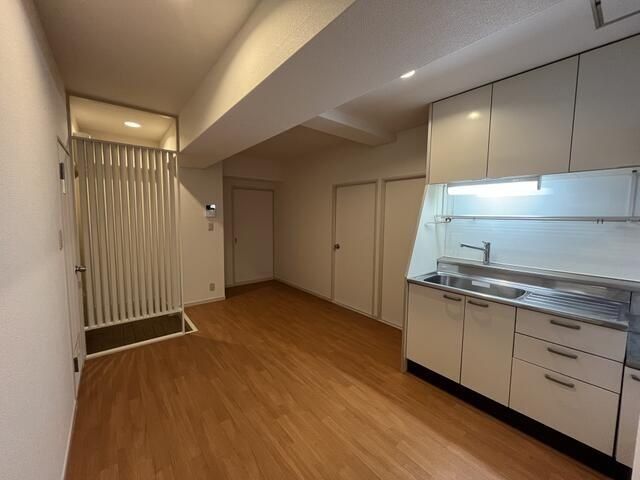 �y���ԁE���r���O�z�@