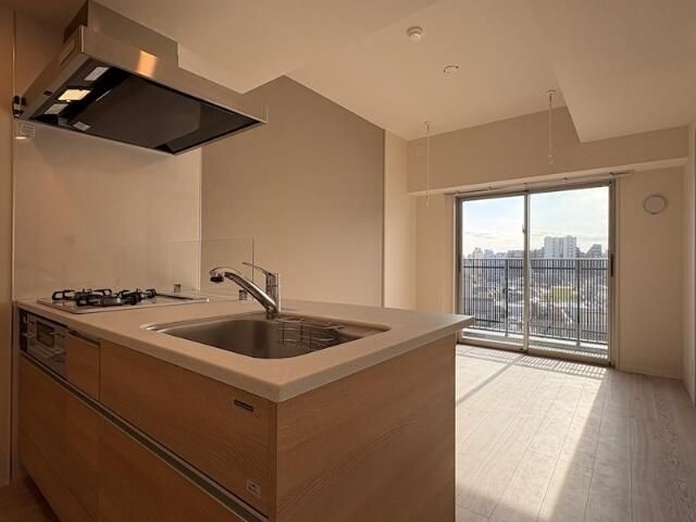 �y���ԁE���r���O�z�@