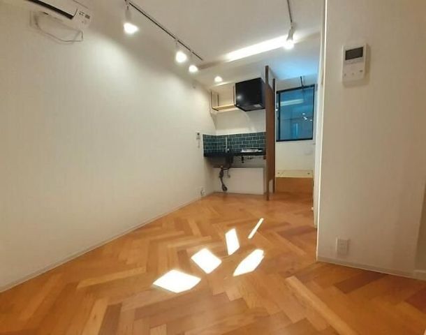 �y���ԁE���r���O�z�@