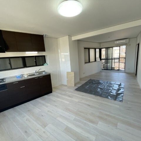 �y���ԁE���r���O�z�@