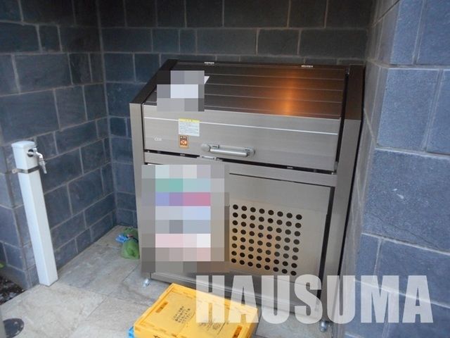 �y���̑��z�@�S�~�̏�