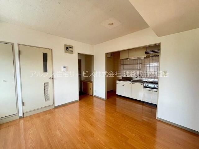 �y�����E���r���O�z�@