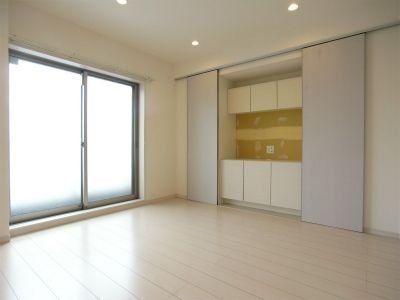 �y���ԁE���r���O�z�@