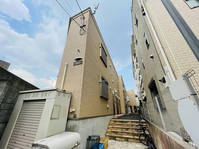 �y�G���g�����X�z�@