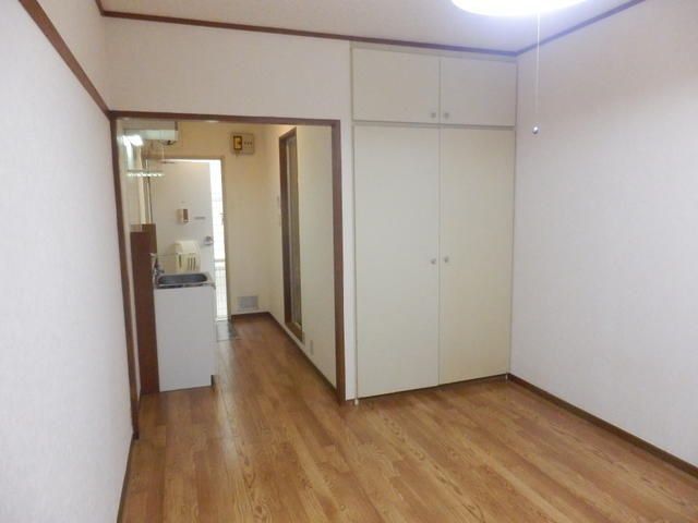 �y���ԁE���r���O�z�@