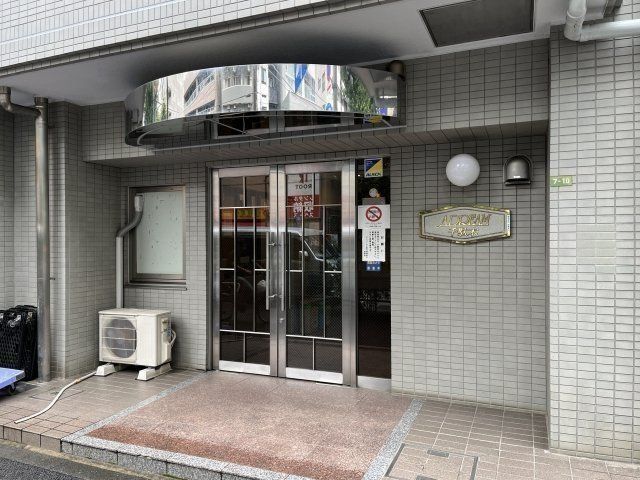 �y�G���g�����X�z�@