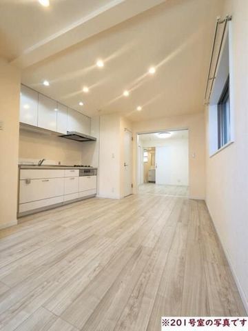 �y���ԁE���r���O�z�@