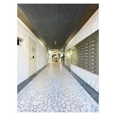 �y�G���g�����X�z�@