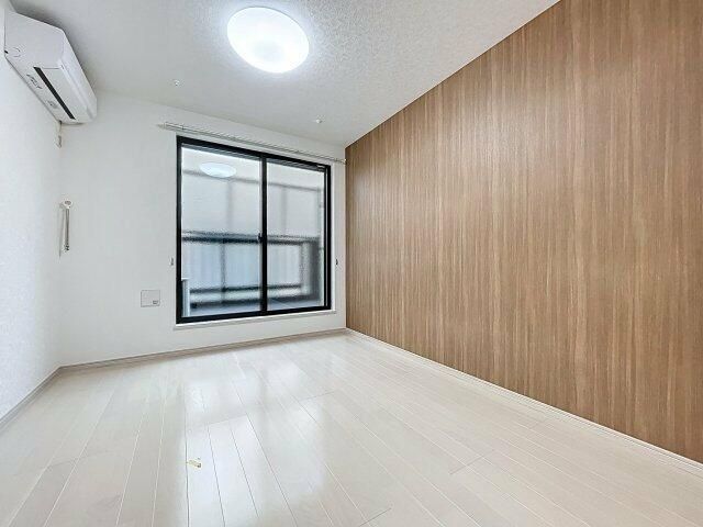 �y�����E���r���O�z�@