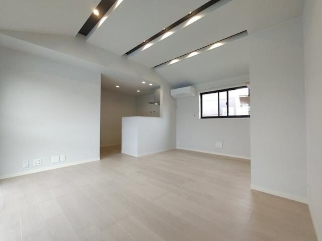 �y���ԁE���r���O�z�@