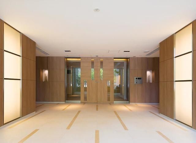 �y�G���g�����X�z�@