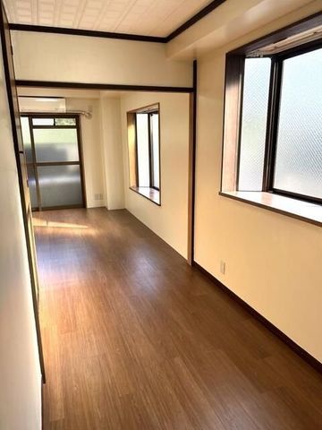 �y���ԁE���r���O�z�@