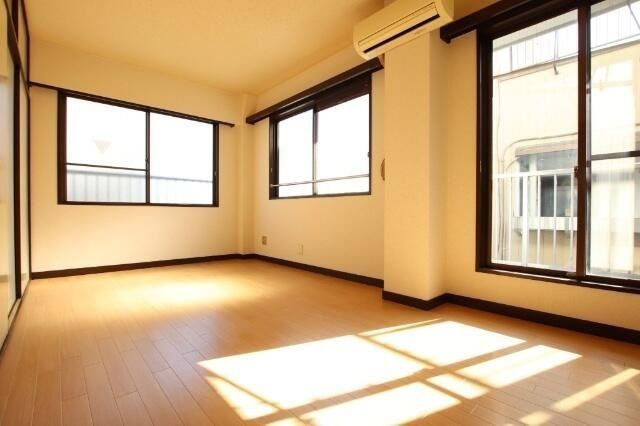 �y���ԁE���r���O�z�@