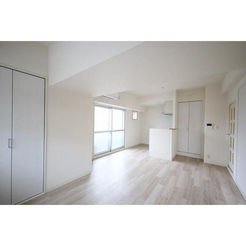 �y�G���g�����X�z�@