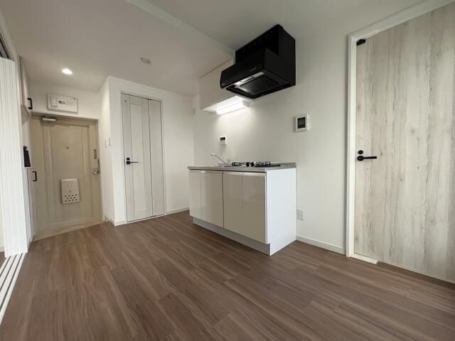 �y�����E���r���O�z�@