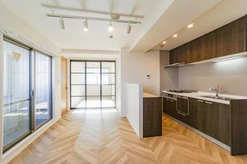 �y���̑������E�X�y�[�X�z�@���r���O/����