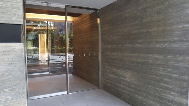 �y�G���g�����X�z�@