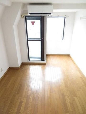 �y�����E���r���O�z�@