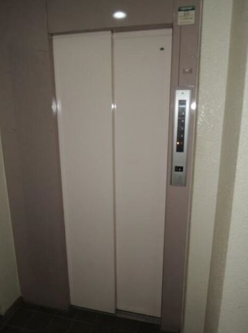 �y���̑��z�@�G���x�[�^�[