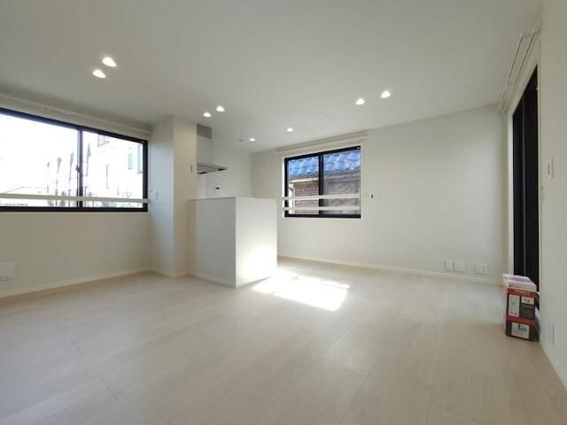 �y���ԁE���r���O�z�@