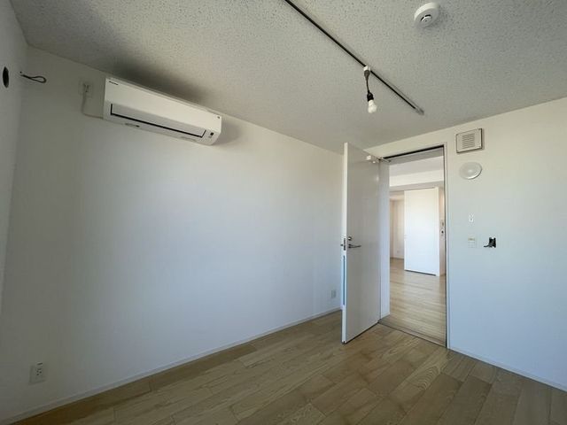 �y���ԁE���r���O�z�@