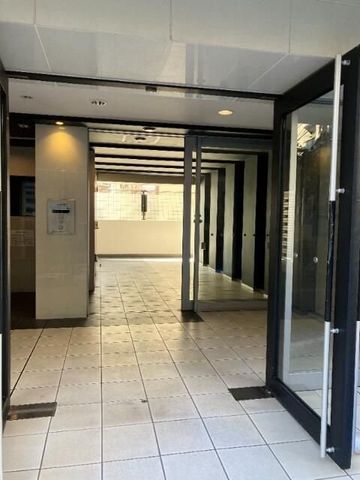 �y�G���g�����X�z�@