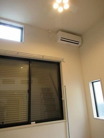 �y���ԁE���r���O�z�@