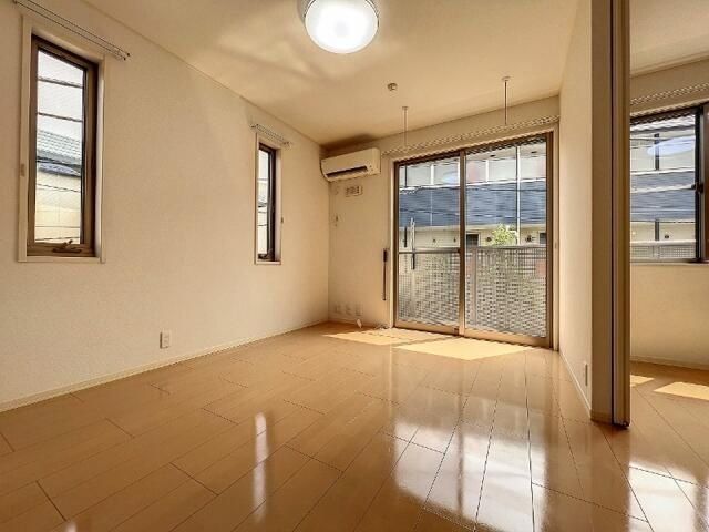 �y���ԁE���r���O�z�@