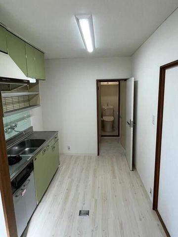 �y���ԁE���r���O�z�@