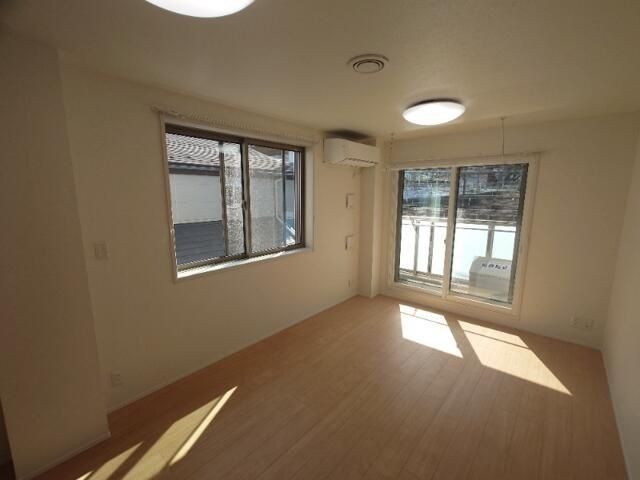 �y�����E���r���O�z�@